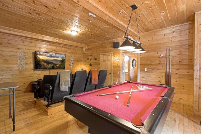 Вилла Movie Theater Hot Tub View Mountain Escape Гатлинбург Экстерьер фото