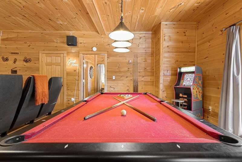 Вилла Movie Theater Hot Tub View Mountain Escape Гатлинбург Экстерьер фото