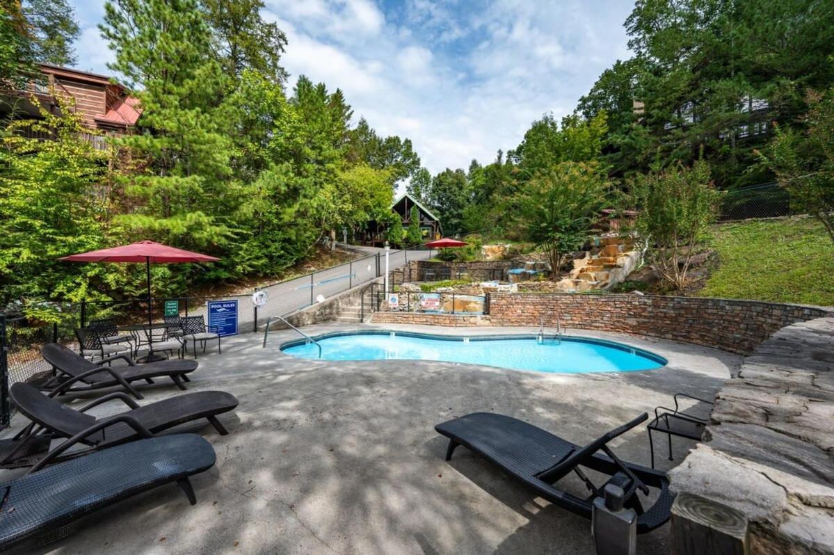Вилла Movie Theater Hot Tub View Mountain Escape Гатлинбург Экстерьер фото