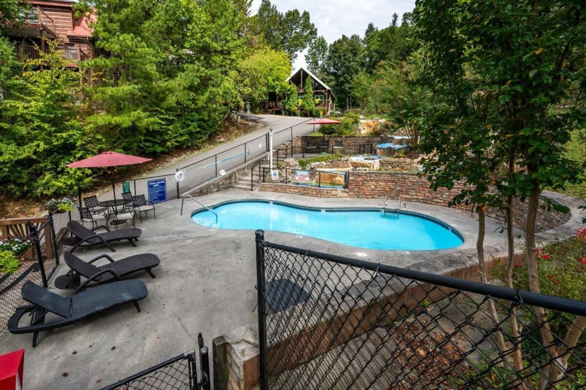 Вилла Movie Theater Hot Tub View Mountain Escape Гатлинбург Экстерьер фото