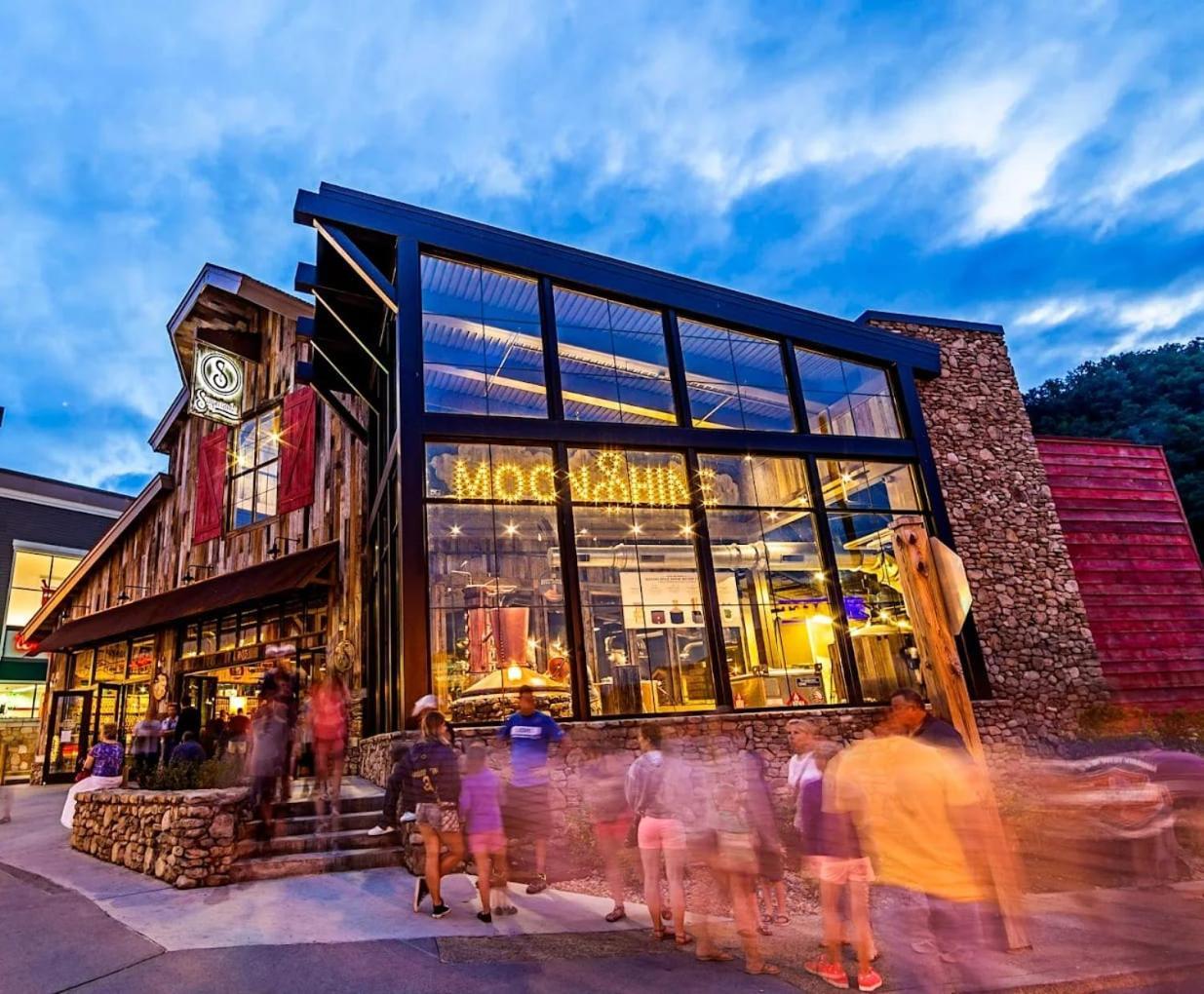 Вилла Movie Theater Hot Tub View Mountain Escape Гатлинбург Экстерьер фото